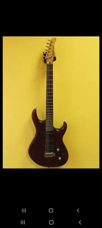 Elektro gitara sotiladi Elektro gitara sotiladi