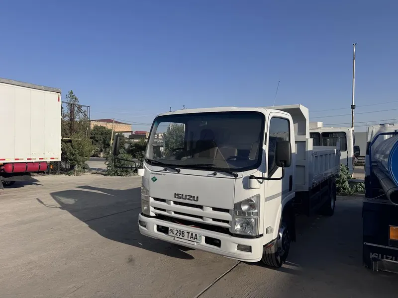 Isuzu Samasval 2011 4