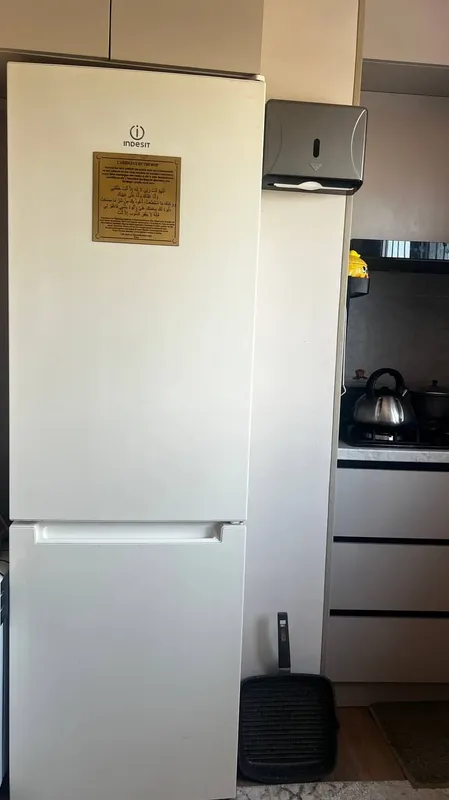 Indesit xolodilnik  xolati yangi 1