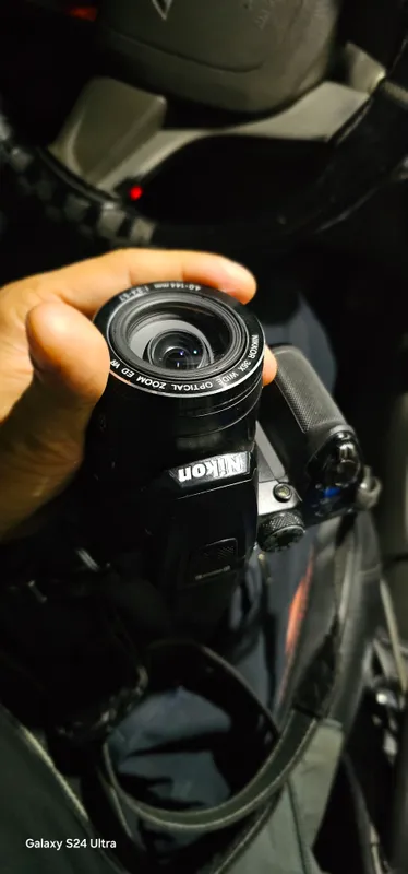 nikon fotoaparat ideal xolatda yaponski fleshkali