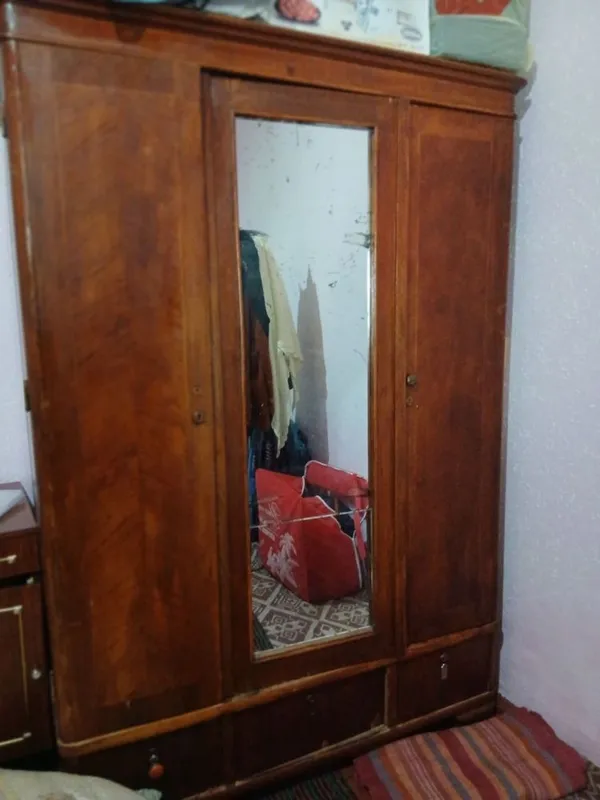 Продаётся шкаф старый но прочный в хорошем состояние — фото 1