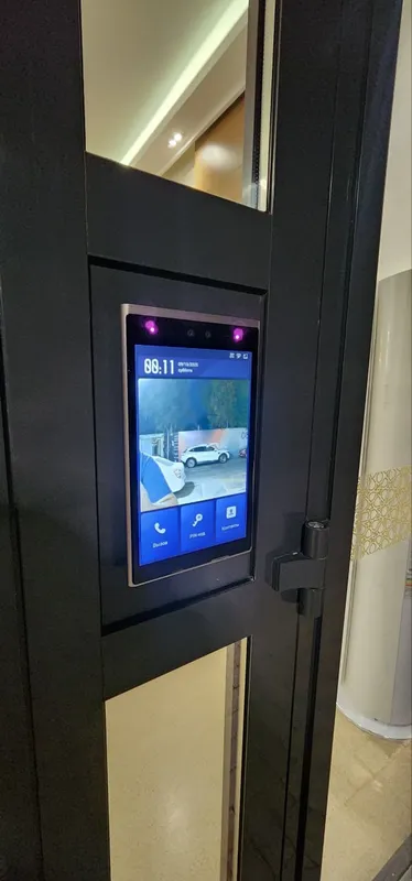 2-х комнатная квартира в 11этаже , здание 12 этаж 7