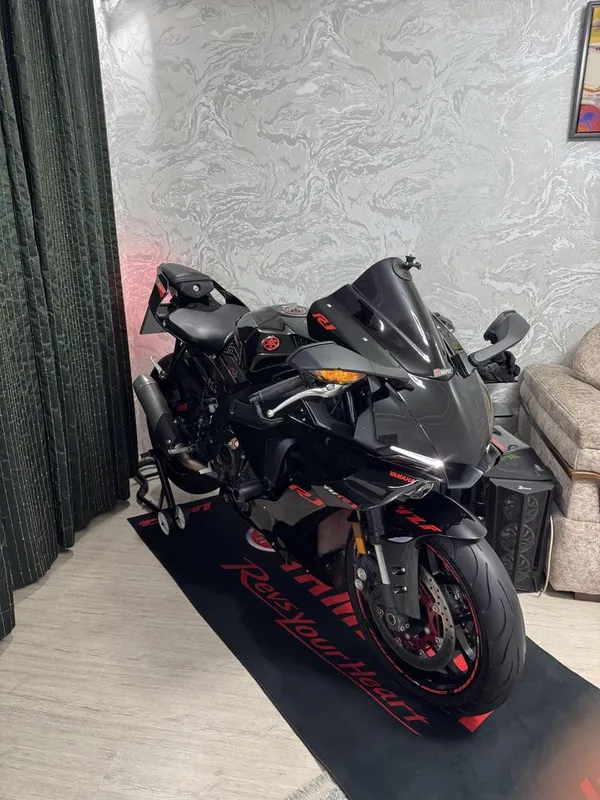 Yamaha R1 официально завезен с канады не китай не корея