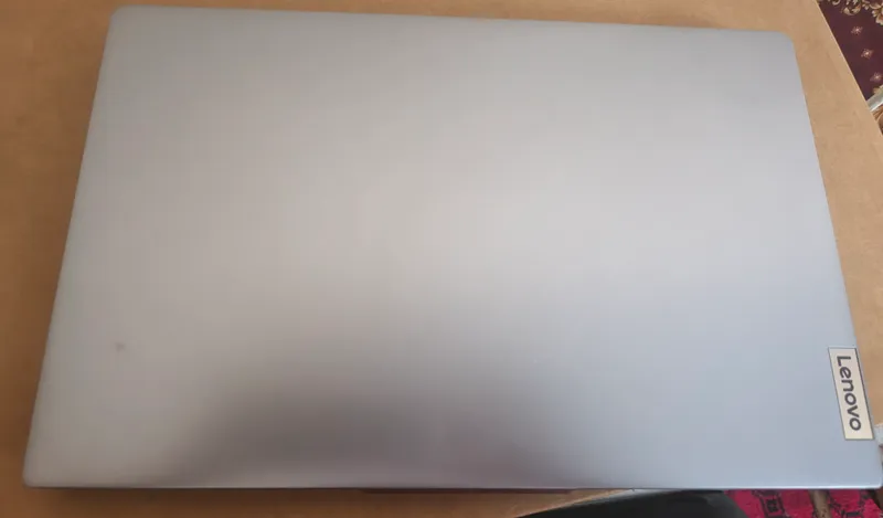 Lenovo IdeaPad Slim 3 15IRU8