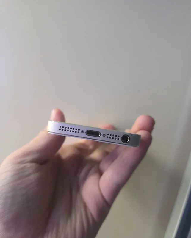 IPhone 5s gold 16 gb 4