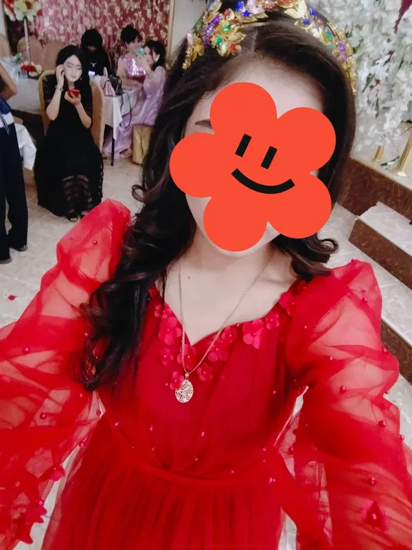 Qizil rangdagi oqshom libosi 1 Qizil rangdagi oqshom libosi 1