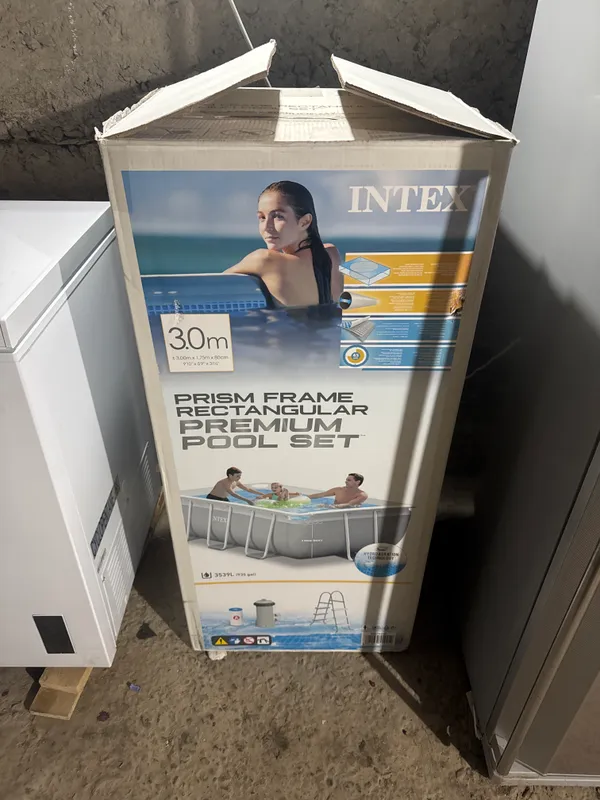 Бассейн Intex 1