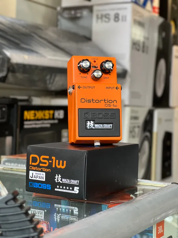 Педаль для гитары BOSS DS1W