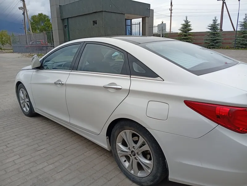 Hyundai Sonata, 2011-yil, 2.0 l, avtomat, 94627 km — фото 6