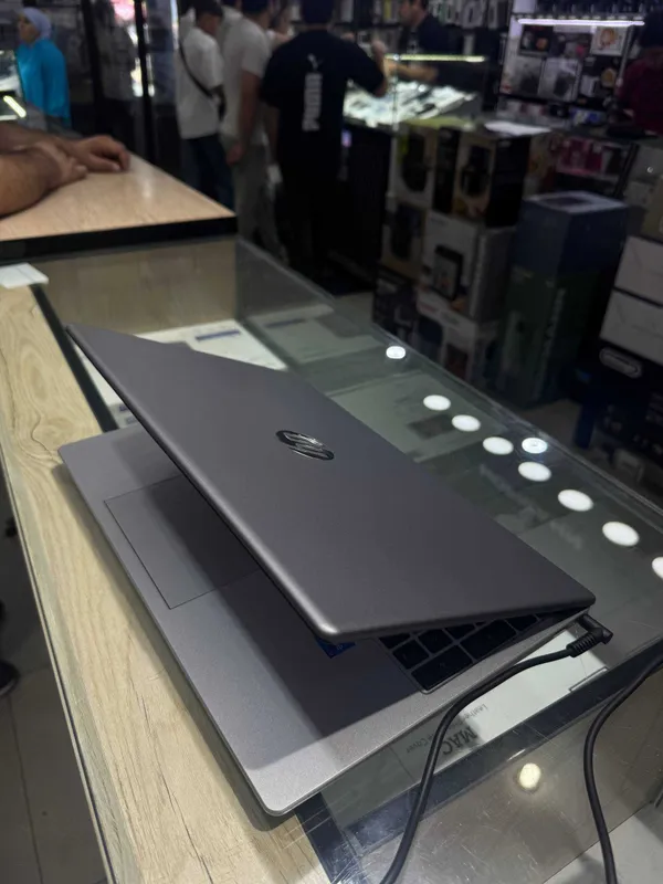 HP Laptop 250 G10 — фото 1