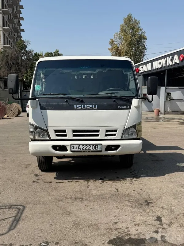 Isuzu samasval 2010 1 Isuzu samasval 2010 1