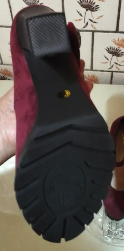 Yangi, kiyilmagan, bordo rangli bosonojkalar, zamsh 2