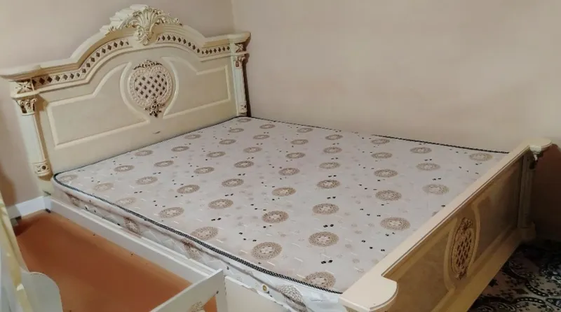 Spalni divan, trimo