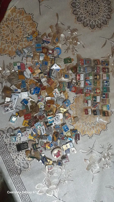 Продаются значки