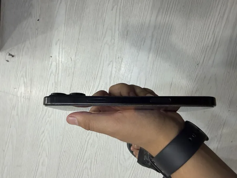 Iphone 16 pro max 6