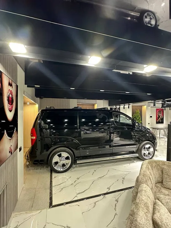 Продается представительский HYUNDAI GRAND STAREX 1 Продается представительский HYUNDAI GRAND STAREX 1