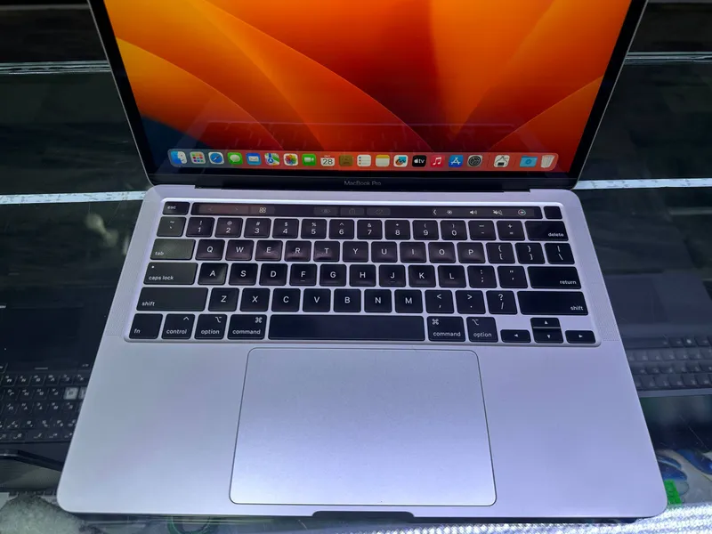 Macbook Pro (2020) 3 Macbook Pro (2020) 3