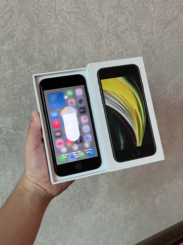 iPhone se 2020 128gb срочно — фото 1