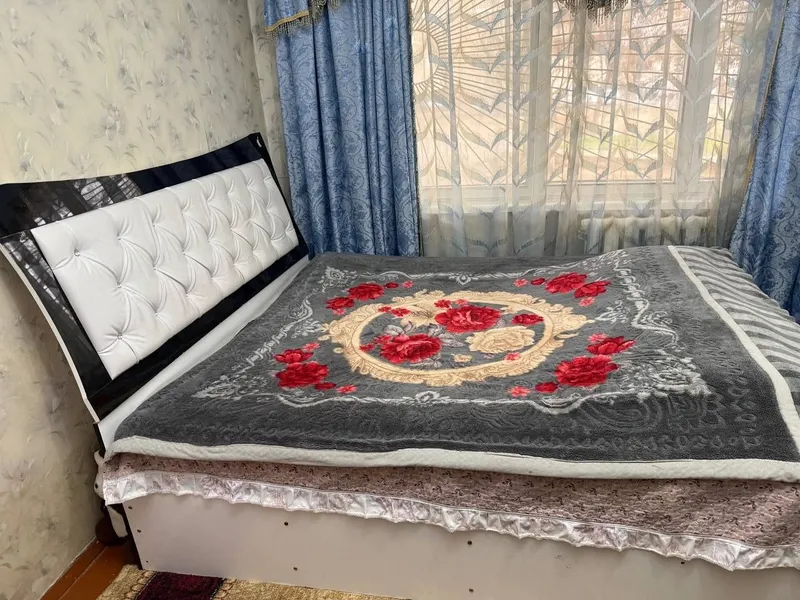 Spalni 2 kishilik, va shkaf sotiladi, holati yaxshi, srochno sotiladi