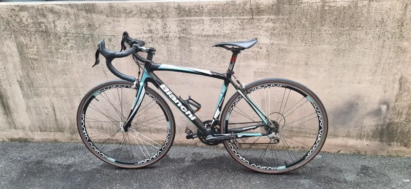 Продам карбовый шоссейник Bianchi