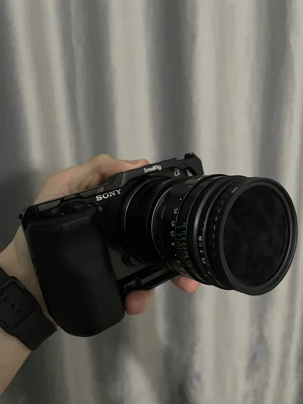 Sony ZV-E10 + клетка — фото 3