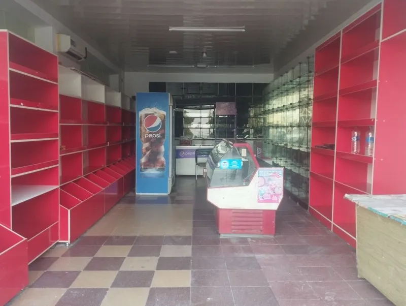Продаются прилавки и витрины для магазина 4