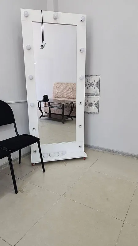 Диван, окно, кресло 1