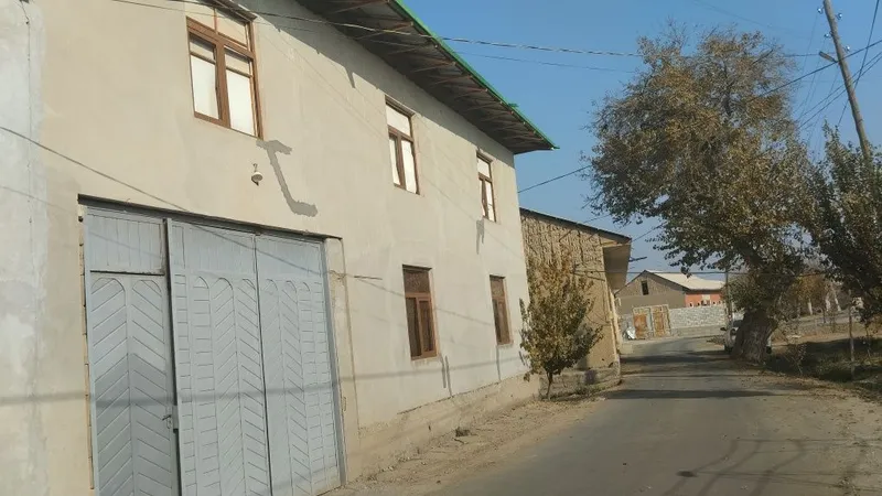 Ҳовли сотилади стоп маркет олдида — фото 3