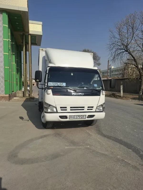 Isuzu yili 2008 moshin yigʻilgan holati yaxshi gaz balonlari 100kub 1