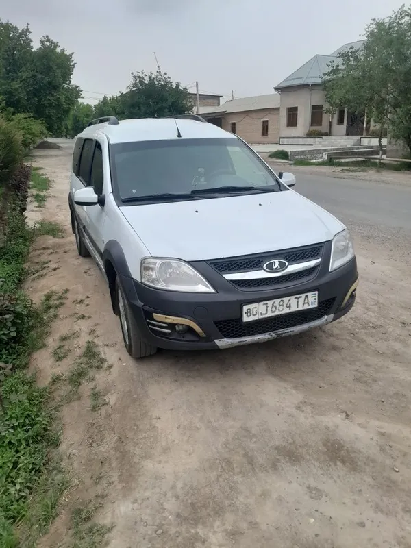 Lada Largus Kros 2018