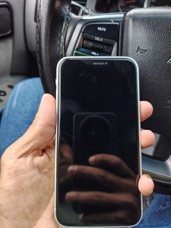 Iphone Xr 17 korpusda telefon sotiladi — фото 1