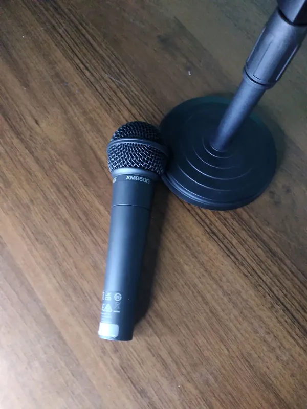 Behringer XM8500 Mikrafon + Mini Stoyka