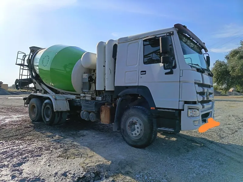 Avto betonosmesitel HOWO ZZ5257