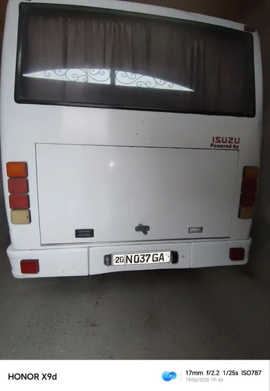 ISUZU NP37 2013 йили 3 ISUZU NP37 2013 йили 3