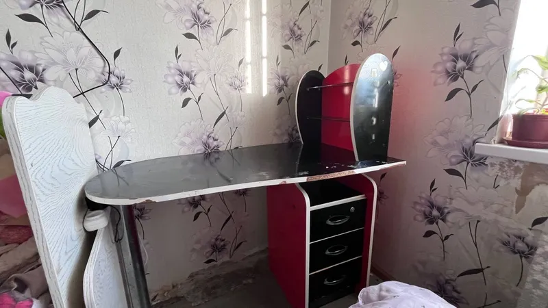 Отдам даром маникюрный стол