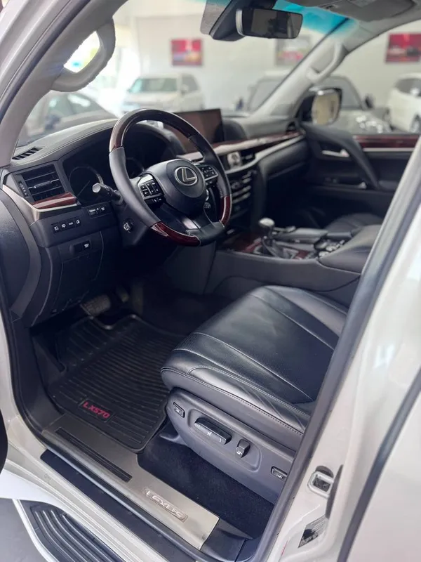 Lexus LX 570 Sport Plus 6 Lexus LX 570 Sport Plus 6