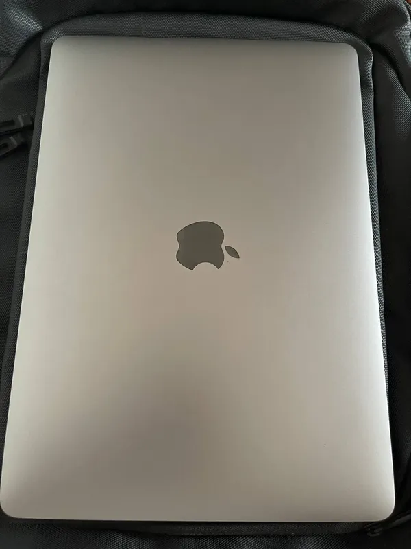 Macbook Air M1 
8/256 
89%
13 dyum — фото 4