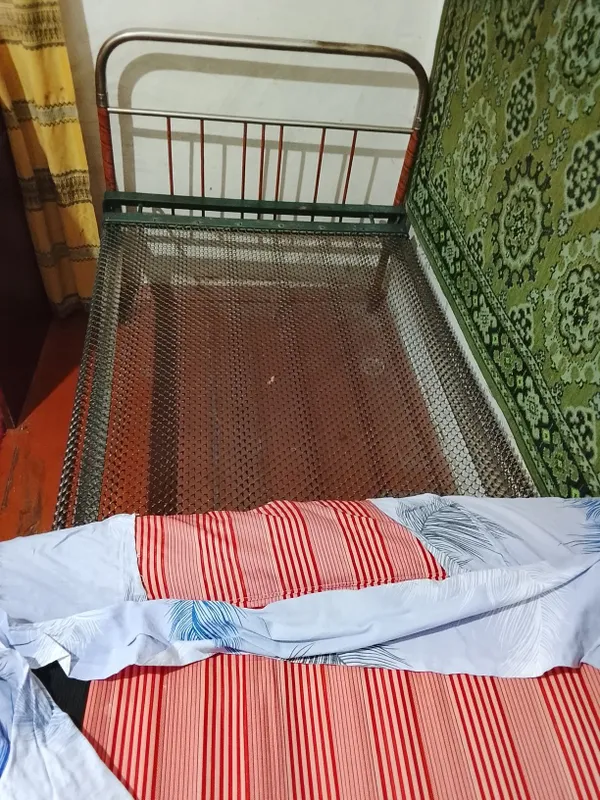 Продаются две железные кровати