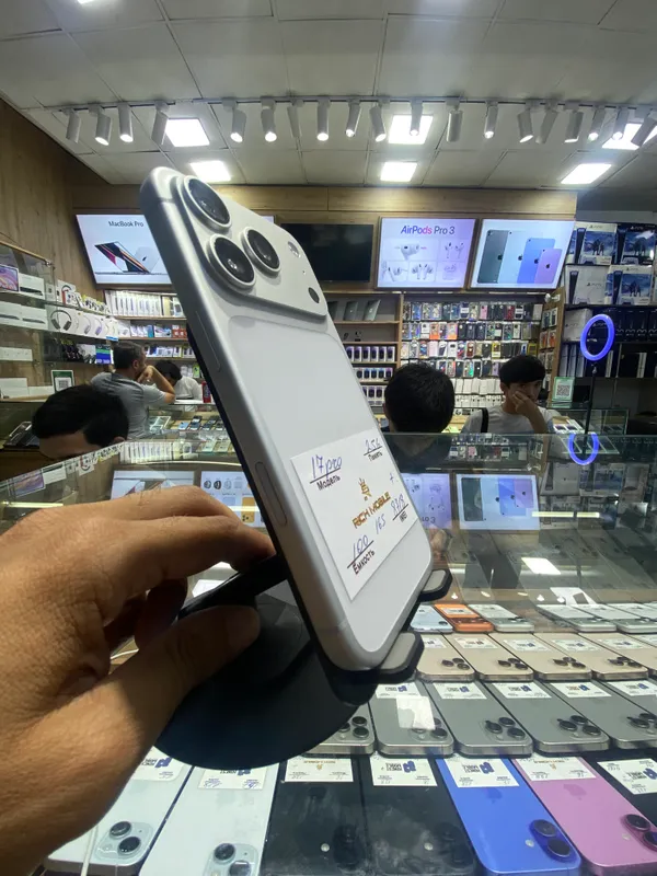 iPhone 17 pro silver 256 Yomks 100 holati ideal — фото 1