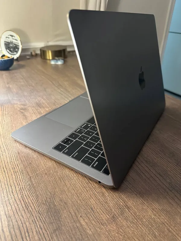 Ideal MacBook Pro 19" 8/256 M1 256GB Touch Bar 5