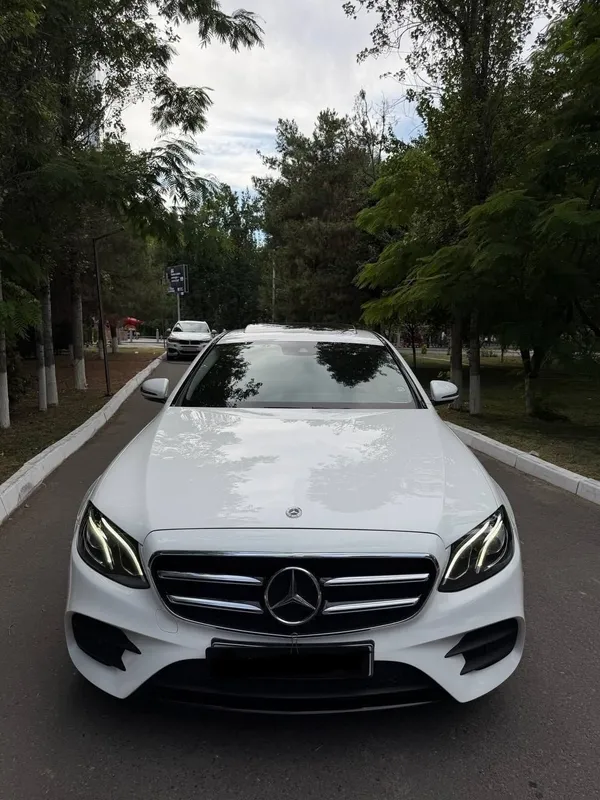 Mercedes-Benz W213 E200 1