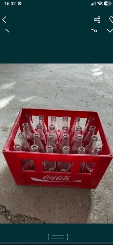 Ящик с бутылками кока кола