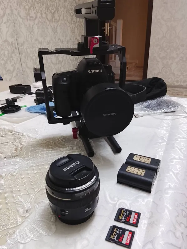 6D mark 2 zo'r xolatta ideal + samyang 14 mm , 50 mm f1. 4
