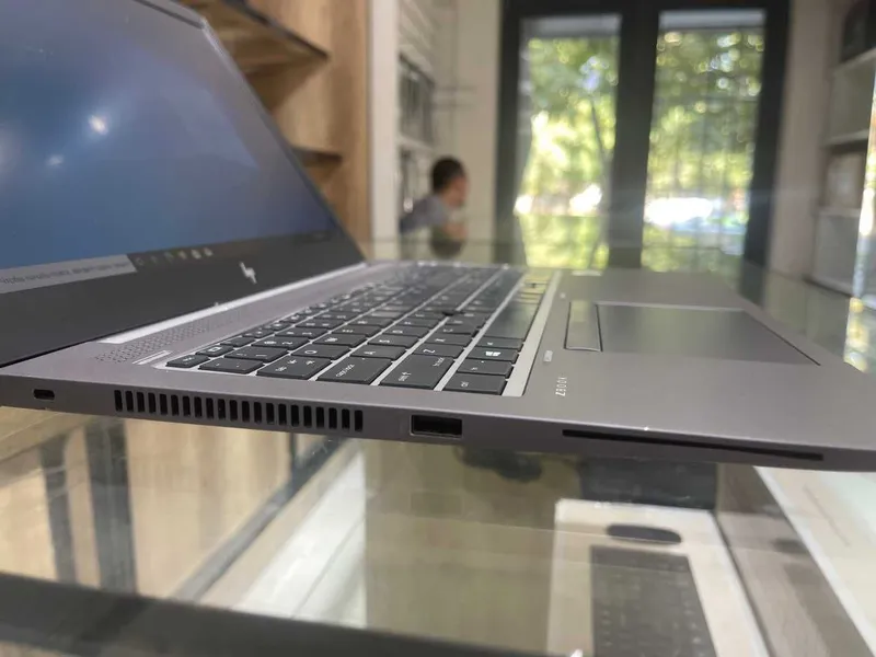 HP ZBook 15u Intel Core i7-8650U, 16 GB tezkor xotira, 256 GB SSD 6 HP ZBook 15u Intel Core i7-8650U, 16 GB tezkor xotira, 256 GB SSD 6