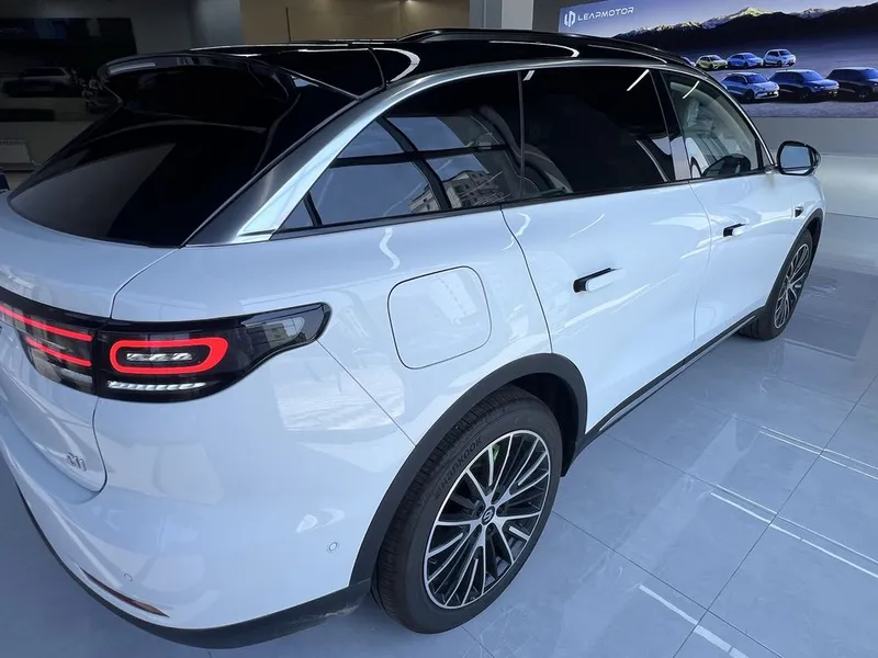 Leapmotor C 11 hybrid Full pozition 3 Leapmotor C 11 hybrid Full pozition 3