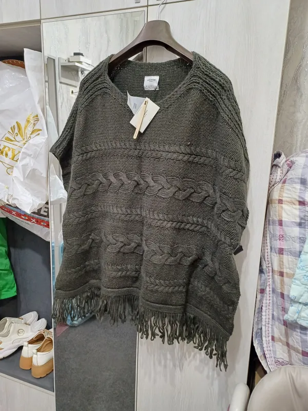Продаётся фирменный новый панчо
