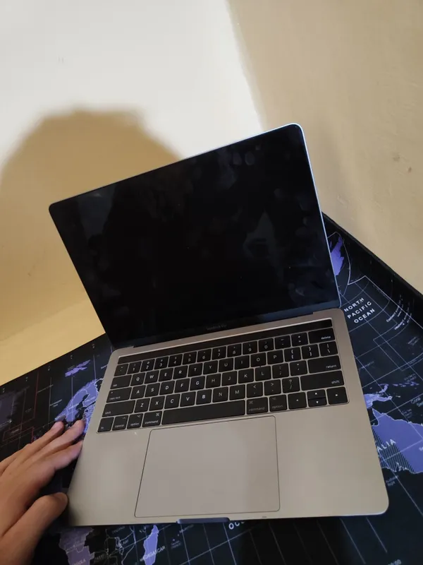 MacBook pro core i5 touchbar MacBook pro core i5 touchbar