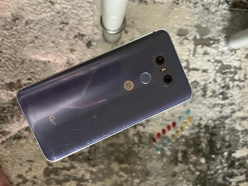Продается телефон LG G6 Plus 6/128 GB регион Корея