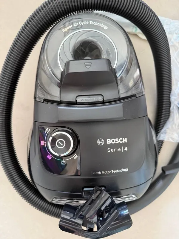 BOSCH BGC21X3GB Series 4 Bagless vacuum cleaner Black — фото 1