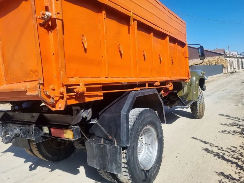 Zil 130 sotiladi yili 90. 3 Zil 130 sotiladi yili 90. 3